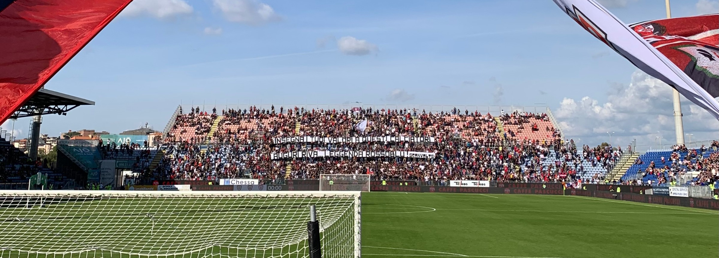 La curva dell Unipol Domus di Cagliari